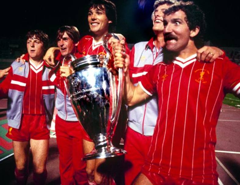 Il Liverpool in festa con la quarta Coppa dei Campioni: da sinistra, Fairclough, Dalglish, Hansen, Thompson e Souness. Liverpoolfc.com